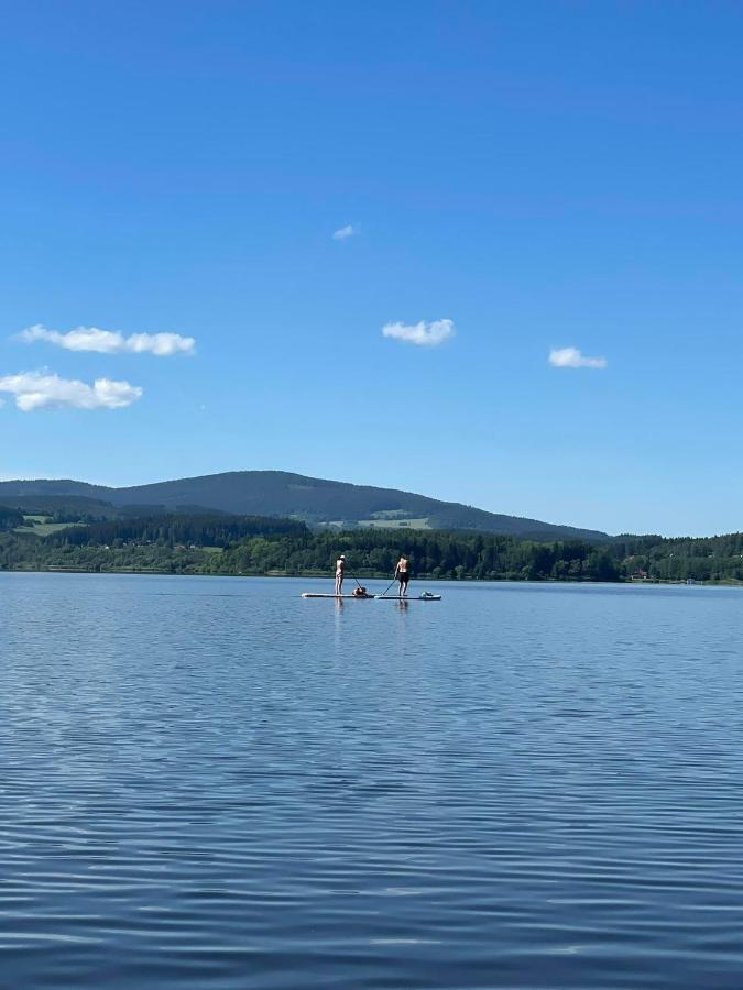 Hobiti Chatka Lipno Černá v Pošumaví Eksteriør bilde